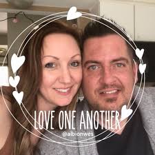 Hi, Is there anyone from Michigan who can recommend a good doctor that  performs total en bloc capsulectomy? I've been having many symptoms and  urgently need to remove my breast implants .I've