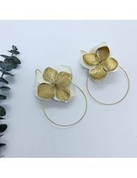 Il est donc important de bien discerner les différents types de paires de boucles d'oreilles qui vous sont proposées. Boucles D Oreilles Lyssa En Fleurs Stabilisees Bflower Comptoir Dore