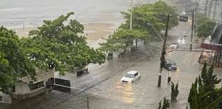 Inundación en Florianópolis y Camboriú: un corte en la ruta complica la llegada y piden no entrar al mar