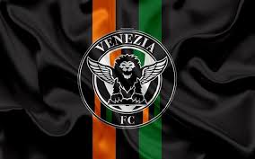 Последние твиты от venezia fc (@veneziafc_it). Herunterladen Hintergrundbild Venezia Fc 4k Serie B Fussball Seide Textur Emblem Seide Flag Logo Italienische Fussball Club Venedig Italien Fur Desktop Kostenlos Hintergrundbilder Fur Ihren Desktop Kostenlos
