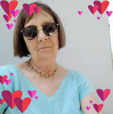 Una vita spezzata, un'intera città in silenzio. Herblay-sur-Seine oggi si  ferma. Si ferma per Janis Martin, 33 anni, una giovane donna che non  tornerà più a casa. È una delle 40 vittime