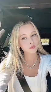 Melissa Pearsall's Instagram, Twitter & Facebook