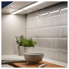 Aydınlatma için aradığınız tüm yer lambaları, avizeler, abajurlar, masa lambaları, duvar aydınlatmaları ve daha birçok aydınlatma ürünü www.ikea.com.tr'de! Stromlinje Led Li Tezgah Aydinlatma Beyaz 40 Cm