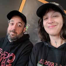 title Samedi dernier, JP et moi avons ouvert le KO à notre nouvelle  adresse! 🙌 Fatigué.e.s, mais bien content.e.s de notre nouveau lieu. ☺️ Il  évoluera dans les prochaines semaines. ✨️ Merci