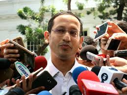 Ketika diajak berbicara oleh pak teo, dian sastro dan teman. Nadiem Makarim Memaknai Peringatan Hari Guru