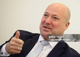 Tobias Thomas's Instagram, Twitter & Facebook