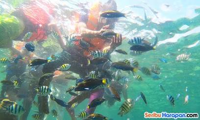 Keindahan bawah laut Pulau Tunda, AI generated