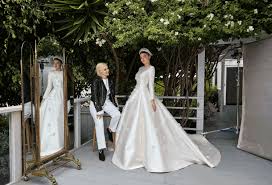 See Miranda Kerr S Stunning Dior Couture Gown For Her Wedding To Evan Spiegel Wedding Dresses Wedding Dresses Photos Wedding Dress Couture