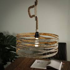 Dimensions 20 cm de haut, 12 cm de diamètre. Suspension Un Abat Jour Cylindrique De Style Industriel