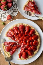 Classic French Strawberry Tart Tarte Aux Fraises In 2020 Strawberry Tart French Cuisine Recipes French Recipes Authentic