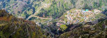 A aldeia é pequenina com uma bonita igreja. Curral Das Freiras Madeira Insel