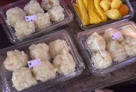 Kuih putih atau nama gelarannya dalam kalangan masyarakat kelantan, iaitu kuih tahi itik, merupakan suatu kuih tradisional yang diperbuat daripada putih telur, tepung, gula dan minyak masak. Ramadan 2021 Kuih Tahi Itik Antara Kuih Tradisional Digemari Sepanjang Ramadan Astro Awani