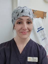 Do any of you in your departments as scrub team members introduce yourself  to the patient before a procedure. Tia.