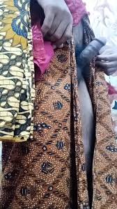 Kebaya merah kain jarik