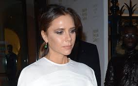 Victoria beckham steps out with the perfect spring pedicure shade by jenna rennert the latest fashion news, beauty coverage, celebrity style, fashion week updates, culture reviews, and videos on. Victoria Beckham Firma Macht 16 Millionen Dollar Verlust