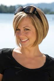 New hairstyle for helene fischer (für einen tag)? Classic Short Brunette Blunt Bob Haircut With Blunt Bangs For Women Haircuts