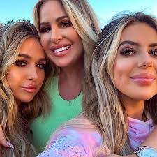 Shari Welsh's Instagram, Twitter & Facebook