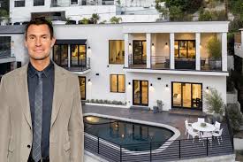 Open bathroom dream bathrooms beautiful bathrooms master bathroom jeff lewis design glazed brick tub tile green home decor interior design business. Jeff Lewis Flips 5 8m Sunset Strip House Style Living