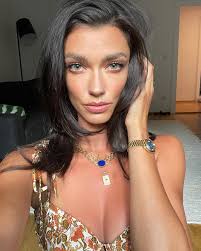 Should I go darker and shorter again? 💇🏻‍♀️