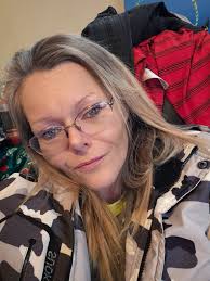 Why are there so many identical 5-year sobriety posts?