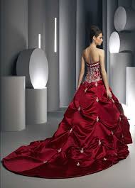 Somebody Pinned My Wedding Dress Love This Dress It Was Obviously In White Though Ball Gowns Colored Wedding Dresses Red Ball Gowns