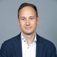 300+ perfiles de «Krakower»