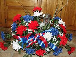 Show your patriotic spirit by sending red, white and blue memorial day flower arrangements and other special memorial day gifts to honor our brave servicepeople or celebrate america with family & friends. Fathers Day July 4th Red White Blue Military Patriotic Grave Flowers Solar Light Ebay