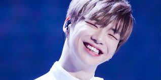 Kang Daniel Says He Gets Stressed About His Long Legs Sitcom Hilarious Daniel