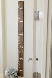 Wie wäre es mit einer figur aus holz, individuell gestaltet mit der motorsäge? 1001 Kreative Und Originelle Ideen Fur Messlatte Kinder Diy