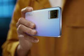 Smartphone vivo terbaru ini mengusung sejumlah spesifikasi yang mumpuni di dalam perangkat. Vivo V21 5g Resmi Meluncur Di Indonesia Ini Harganya Halaman All Kompas Com