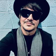 La familia es una institución 🎶 Acá con El Faraón de Playa Jobos, mi  hermano Kikito Abreu. A Jobos vamos con CIRCO el próximo 30 de julio!  #cierredeverano. show de CIRCO de 3pm!