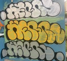 Guerra willy.. Cine todo amigo.. . . . . . #graffiti #trash #noche #color  #wordwide