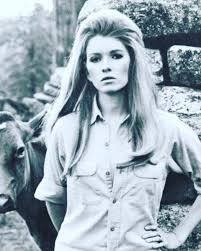 Recently dipping her toe back in the dating pool, stewart has found herself enjoying the company of younger men. Alex Guarnaschelli On Twitter A Young Martha Stewart