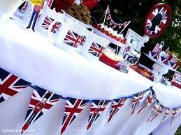 Choose from our huge range of quality banners, bunting, cutouts, hanging decorations and more. A British Inspired London Uk Party With Printables Deco Fiesta De 15 Fiesta Y Fiestas De 15