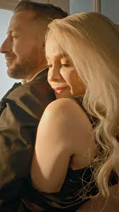 PARATUCONSIDERACION este álbum tropical tradicional que navega dentro del  bolero se titula COLECCIÓN DE AMOR viene de parte de @marteovenus donde  colaboran grandes artistas como son @maridaliahernandezoficial @adalgisap  @pavelnunez @alex_ferreira ...