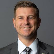 Wade Ellis's Instagram, Twitter & Facebook