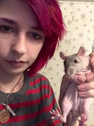 Got a rat? Hold him like an icecream cone for a hot moment.