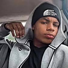 BIG SHOUT OUT TO COMMUNITY ADVOCATE CLARA HOLMES! Y'all, Clara been out  here all day helping folks in this cold weather. I just caught her in  action, working tirelessly to help a