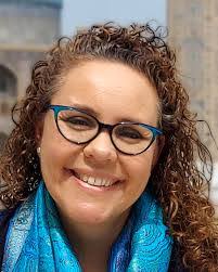 Tracy Ireland's Instagram, Twitter & Facebook