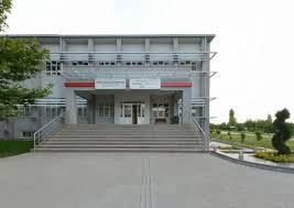 Örneğin iç mimarlık bölümü için özel yetenek sınavı geri geldi ama iç mimarlık ve çevre tasarımı bölümü için aynı şey geçerli değil. Guzel Sanatlar Fakultesi Ozel Yetenek Sinavi Ile Ogrenci Alacak