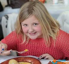 Bảng chiều cao cân nặng chuẩn của bé gái theo WHO