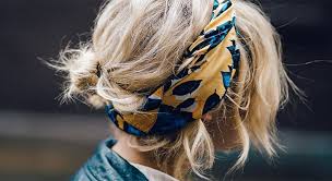 Le bandeau pour cheveux courts est le nouvel accessoire cheveux des coupes courtes. Foulard 60 Coiffures Faciles