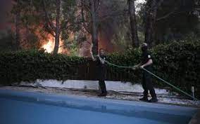 Στο σημείο της πυρκαγιάς μαρτυρίες λένε ότι ακούγονται ισχυρές. Zivcbzdlmwa9jm