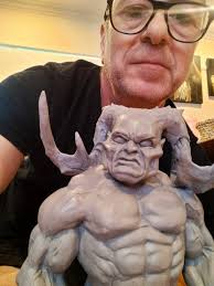 Titan scale aprox. 1/37 around 40 cm high 🙂