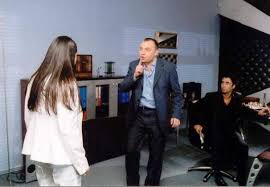 Oktay kaynarca'nın eşi deyince de akıllara doğrudan özgü namal geliyor. 13 Bolum 2003