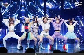 190321 Everglow Bon Bon Chocolate At M Countdown In 2020 Bon Bons Kpop Girls Dance Kpop