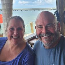 What gifts did Ford send to apologize for reservation waits?