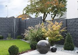 Betonzaun Sichtschutzwand Betonzaun Gartengestaltung Sichtschutzmauer