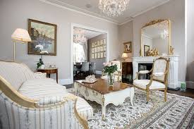 Laurel crown recreates victorian furniture precisely as it was made years ago, right down to the joinery, hand sanding and finishing. Feast For The Senses 25 Vivacious Victorian Living Rooms