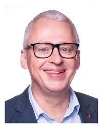 Neues Arztprofil online! Ab sofort finden Sie Patrick Heine, unseren  Spezialisten für Hüfte, Knie und Wirbelsäule, mit einem detaillierten  persönlichen Profil auf der OCM-Website. Er ist spezialisiert auf die  Behandlung von Erkrankungen